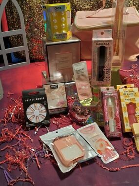 Victoria's Secret Bombshell Seduction With Beauty Bundle!!